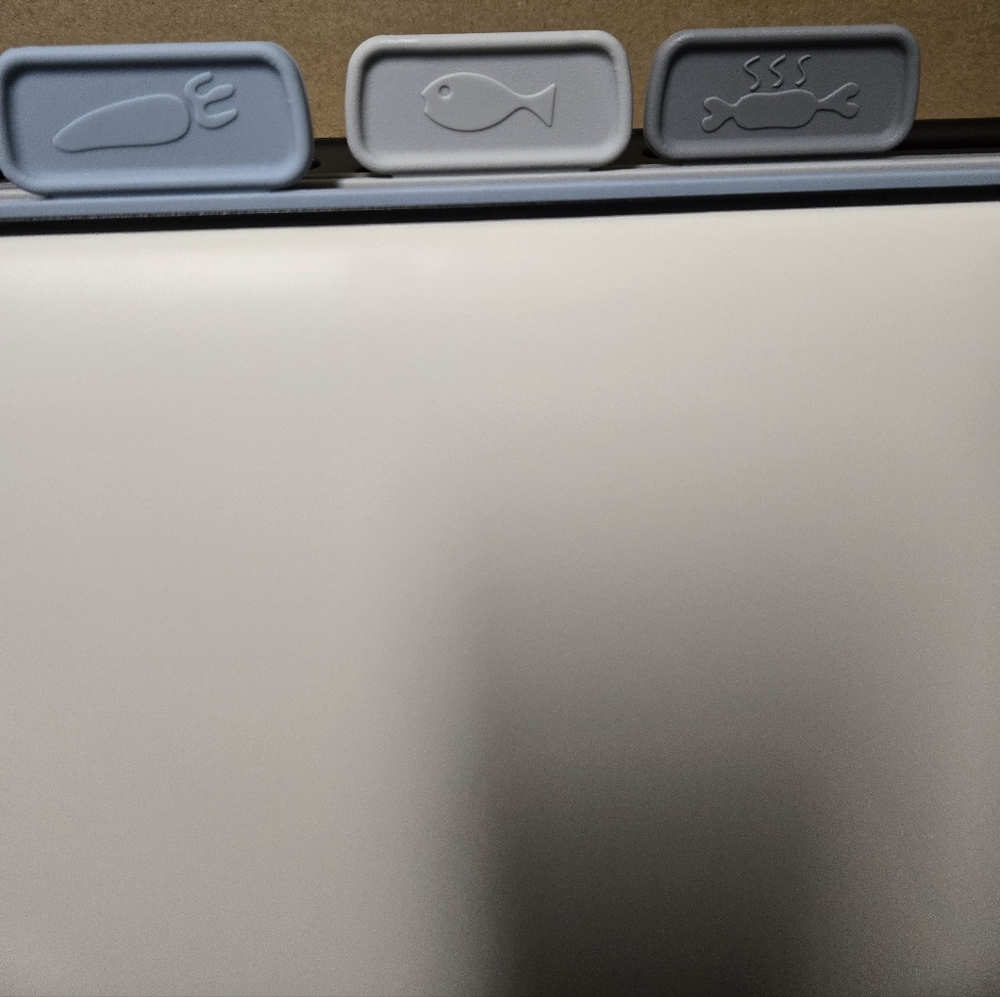 NWT Curtis Stone Cutting Board & Knife UV sanitizer